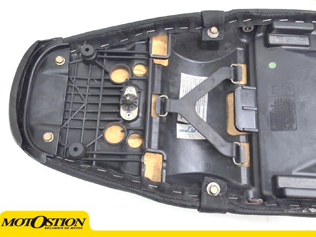 Asiento TRIUMPH SPEED TRIPLE 1050 2006-2007  segunda mano