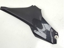 Cacha bajo asiento derecha Kawasaki Z900 2023 - 2024
