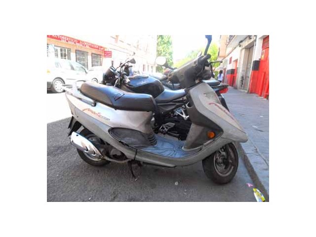 Embellecedor manillar inferior KYMCO MOVIE 125 1998-2000  despiece de moto