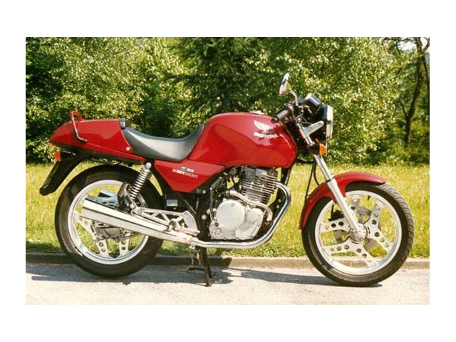 Soporte estriberas izquierdo HONDA XBR 500 1985-1989  segunda mano