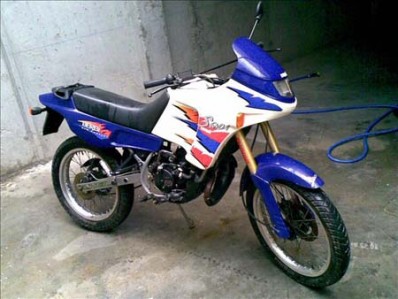 Toma caja de filtro de aire DERBI SENDA 50 1999-2001 Recambio Ocasion