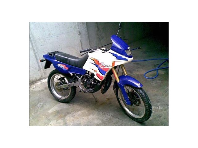 Toma caja de filtro de aire DERBI SENDA 50 1999-2001 Recambio Ocasion