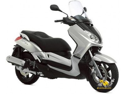 Embellecedor manillar inferior YAMAHA XMAX 125 2006-2010  motodesguace