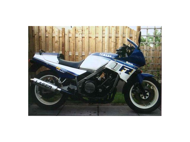 Estribera trasera izquierda YAMAHA FZ 750 1985-1986  segunda mano