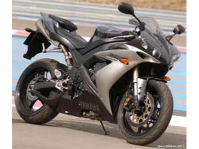 Aleta pase rueda inferior fibra lacomoto LACOMOTO R1 1000 2004-2006  recambio moto