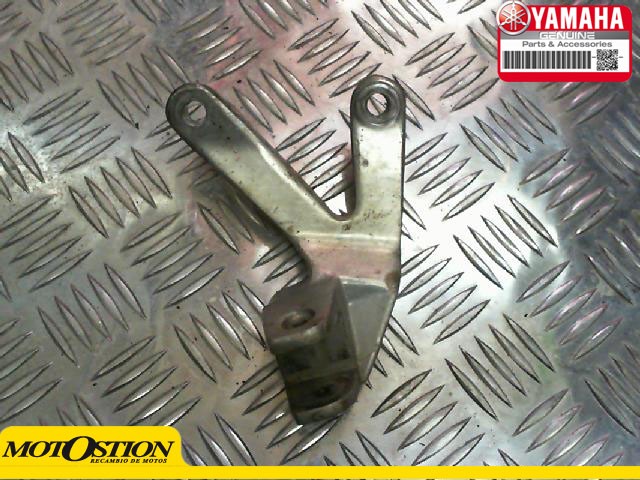 Soporte estribera trasera izquierda YAMAHA FZR 1000 1992-1993 Recambio Ocasion