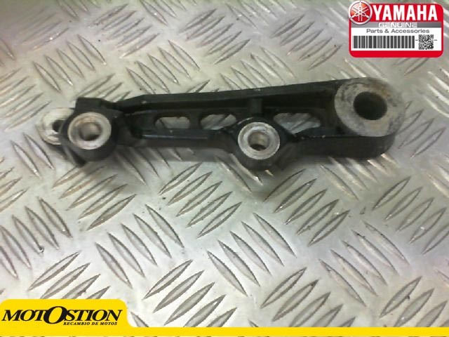Soporte pinza freno trasera YAMAHA FZR 600 1992-1995 Recambio Ocasion