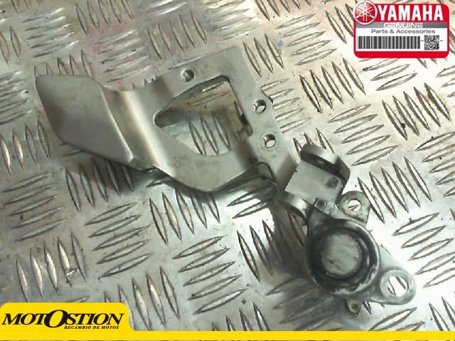 Soporte estribera delantero derecho YAMAHA FJR 1300 2001-2003  desguace motos