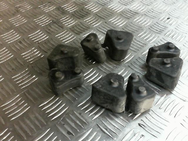 Silenblock porta coronas HONDA CBR 1100 XX 1100 2001-2007  segunda mano