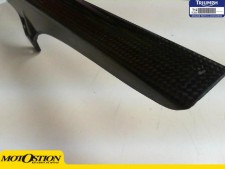 Cubre cadenas de carbono usado TRIUMPH DAYTONA 675 2006-2010  recambio moto