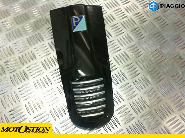 Escudo negro PIAGGIO GTS 300 2008-2014  desguace motos