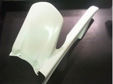 Aleta pase rueda inferior fibra lacomoto LACOMOTO R1 1000 2004-2006  recambio moto