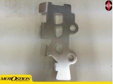 Protector bomba freno trasera 04-6/211