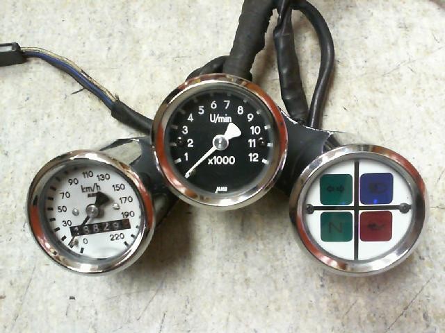 Relojes universales caferace y testigos