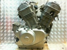 Motor completo del despiece o desguace de una moto Honda deauville 650 1998-2005