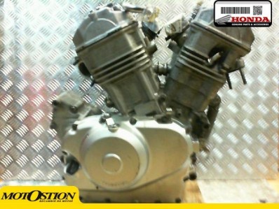 Motor completo del despiece o desguace de una moto Honda deauville 650 1998-2005