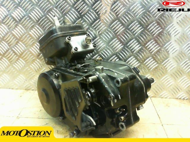 Motor completo del despiece o desguace de una moto Rieju drac 50 1988-1999