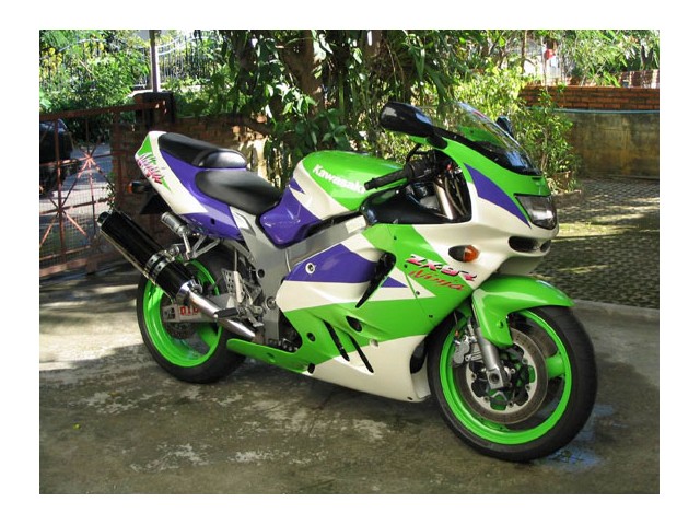 Estribera delantera izquierda KAWASAKI ZX 9 R 900 1996-1997  repuestos de motos