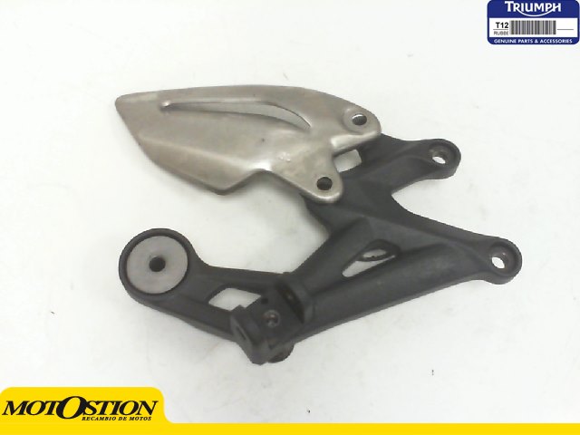 Soporte estribera delantera derecha Triumph Street 675 2013 - 2017