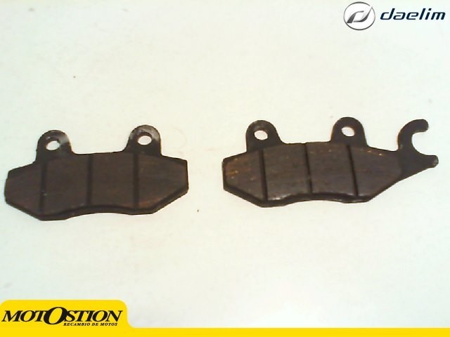 Pastillas de freno traseras usadas DAELIM ROADWIN 125R FI 125 2007-2011  desguace motos