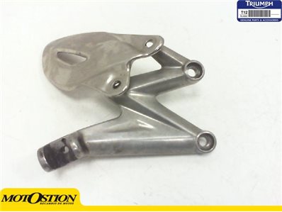 Soporte estribera delantero derecho Triumph Street 675 2010-2011