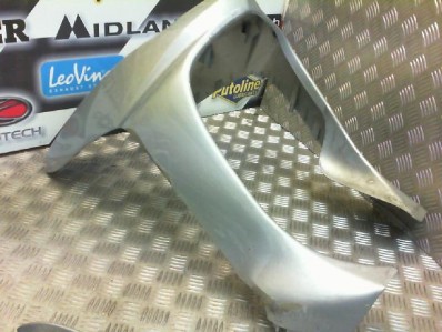 Carenado superior gris 01 YAMAHA CYGNUS 125 2004-2005  segunda mano