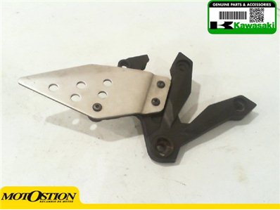 Soporte estribera delantero derecho negr