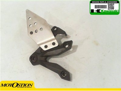 Soporte estribera delantero derecho negr