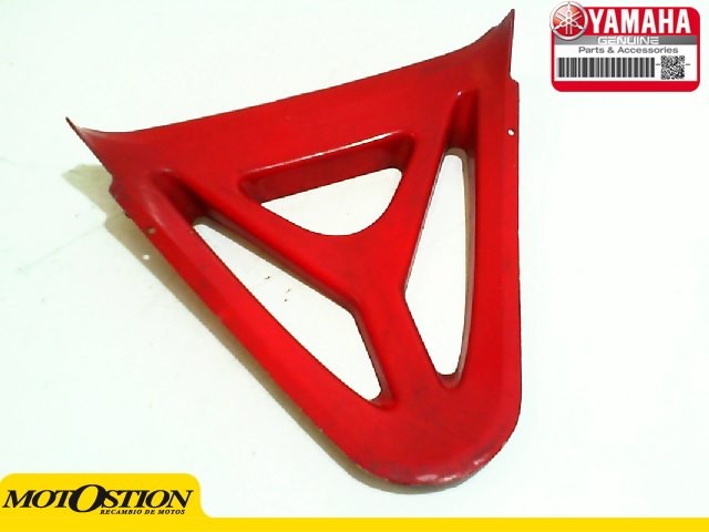 Boca de tiburon central negra YAMAHA R1 1000 1998-2000  desguace motos