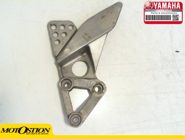 Soporte estribera delantero izquierdo YAMAHA FZR 1000 1986-1990  segunda mano