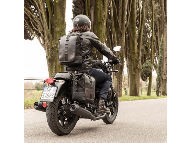 MOCHILA CONVERTIBLE EN ALFORJA, 18 LT. GIVI