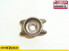 PROTECTOR DERECHO EJE RUEDA TRASERO Yamaha mt 07 2021 - 2022