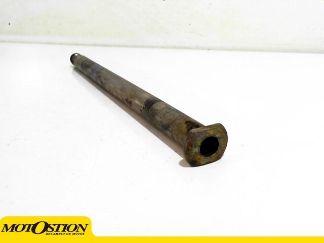 Eje rueda trasera Triumph tiger 955 2005 - 2006