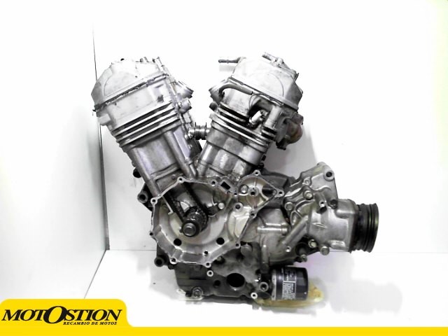 Motor completo del despiece o desguace de una moto Honda deauville 650 1998-2005