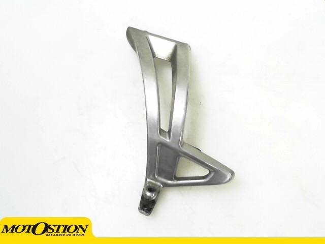 Soporte estribera trasera izquierda TRIUMPH SPEED TRIPLE 1050 2006-2007  recambio moto