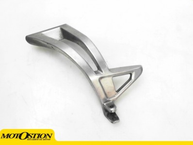 Soporte estribera trasera izquierda TRIUMPH SPEED TRIPLE 1050 2006-2007  recambio moto
