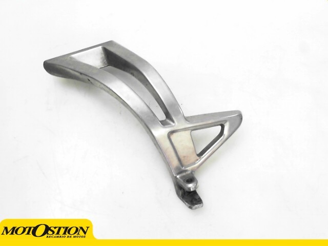 Soporte estribera trasera izquierda TRIUMPH SPEED TRIPLE 1050 2006-2007  recambio moto