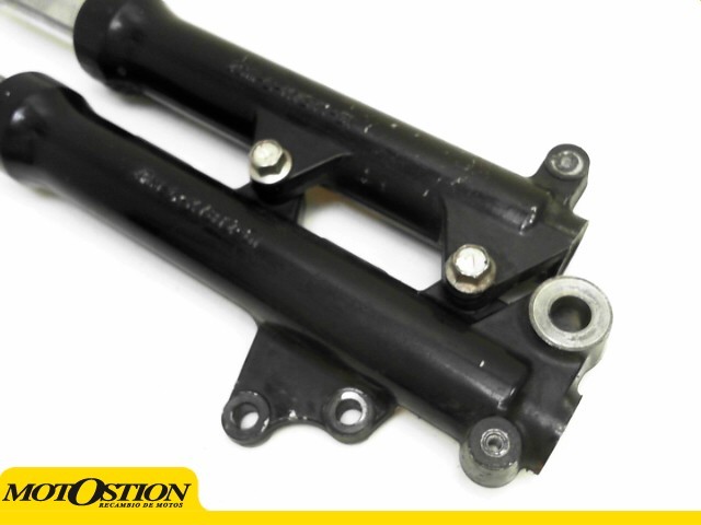 Brazo suspensión izquierdo Yamaha Tricity 125 2014 - 2016