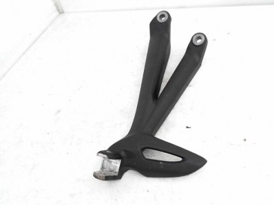 Soporte estribera trasero izquierdo Triumph Street 675 2013 - 2017