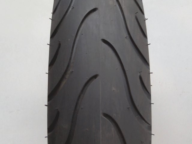 Neumático Michelin 110/70 R 17  Neumáticos
