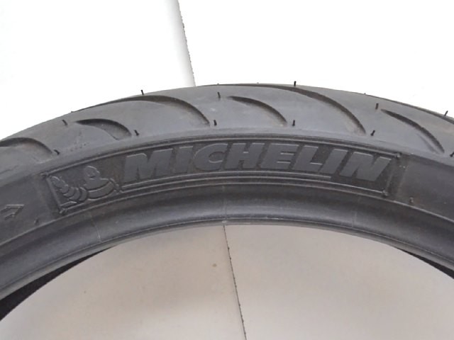 Neumático Michelin 110/70 R 17  Neumáticos